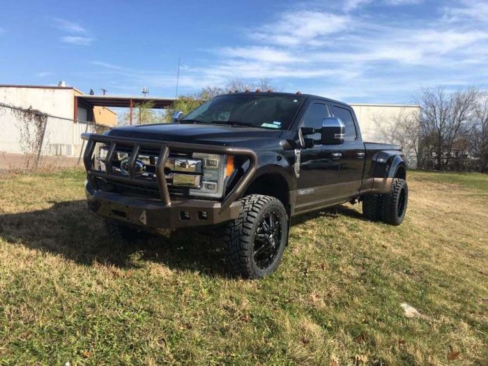 Road Armor 17-20 Ford F-250 Stealth Front Winch Bumper w/Titan II Standard Flare - Tex Blk - 0