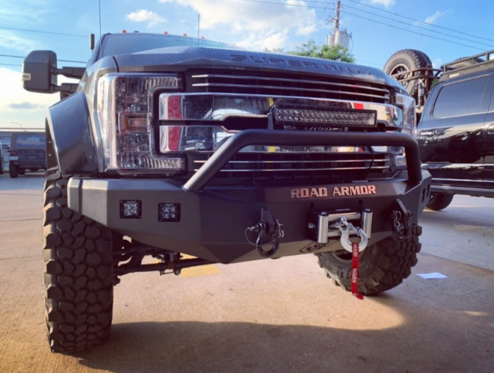 Road Armor 17-20 Ford F-250 Stealth Wide Fender Front Winch Bumper w/Pre-Runner Guard - Tex Blk - 0