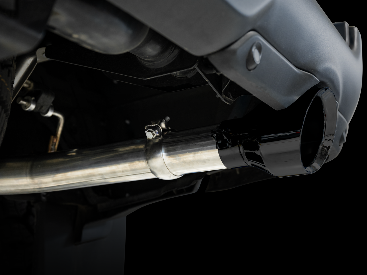 AWE 0FG Dual Rear Exit Catback Exhaust for 4th Gen RAM 1500 5.7L (with bumper cutouts) - Diamond Black Tips