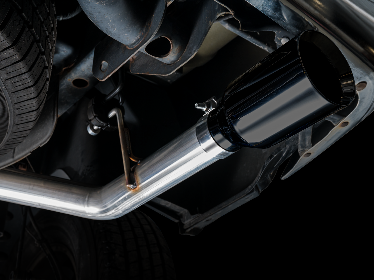 AWE 0FG Dual Rear Exit Catback Exhaust for 4th Gen RAM 1500 5.7L (with bumper cutouts) - Diamond Black Tips - 0