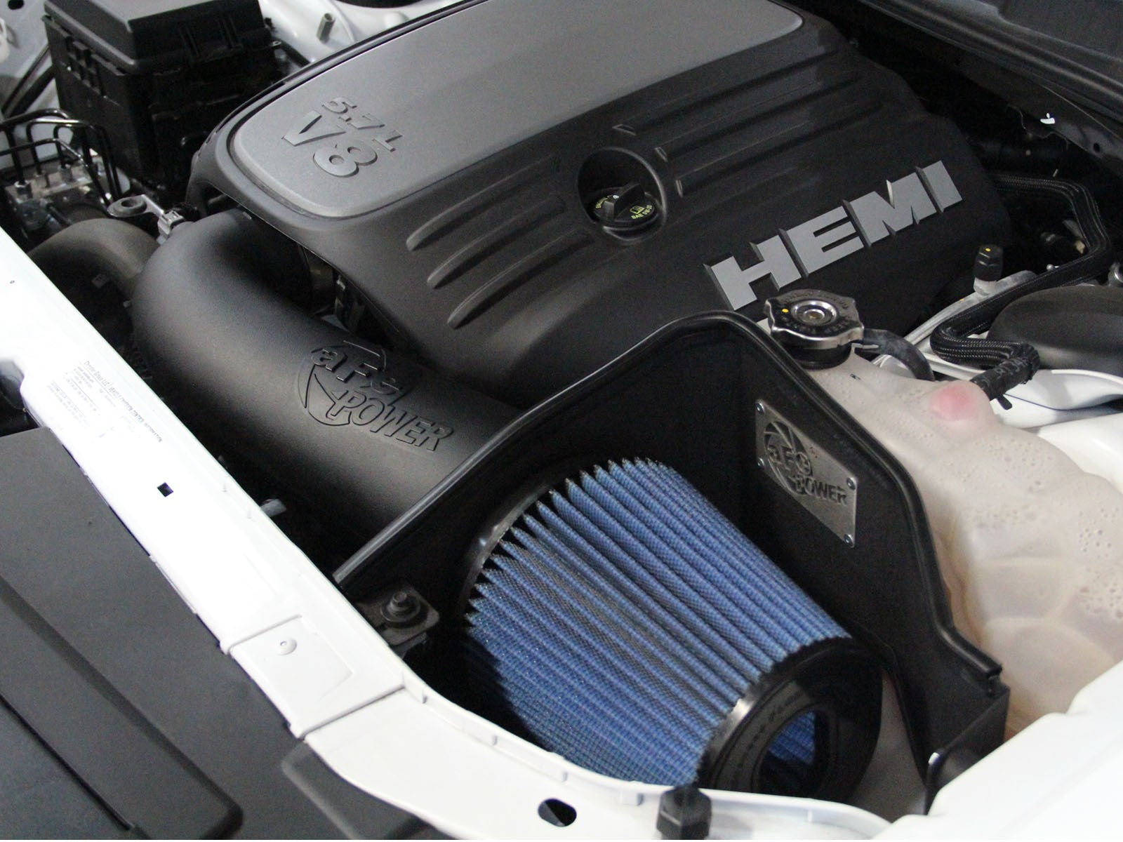 Magnum FORCE Stage-2 Cold Air Intake System w/ Pro DRY S Media Dodge Challenger/Charger/Chrysler 300C 11-20 V8-5.7L HEMI - 0