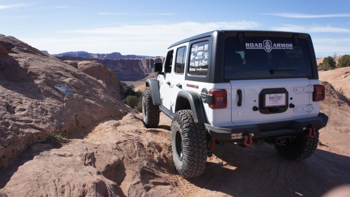 Road Armor 18-20 Jeep Wrangler JL Stealth Rear Bumper Mid Width w/Tire Carrier Hole - Tex Blk - 0