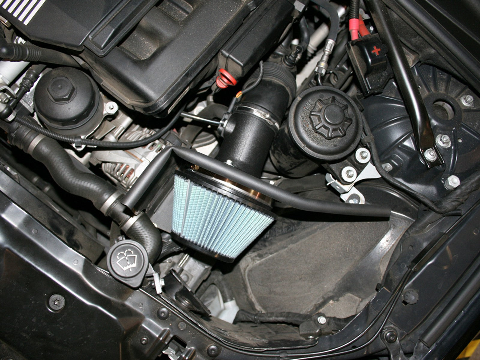 Magnum FORCE Stage-2 Cold Air Intake System w/ Pro 5R Media BMW 525i/530i (E60) 04-05 L6-2.5/3.0L M54