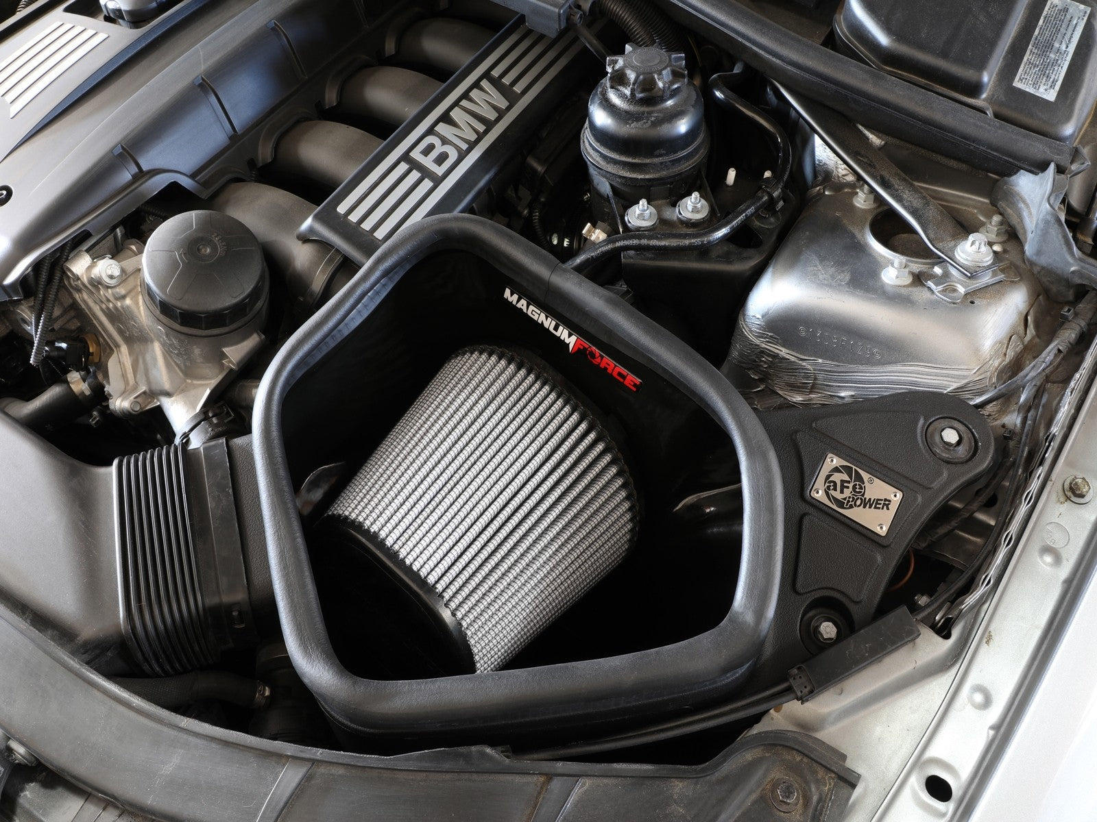 Magnum FORCE Stage-2 Cold Air Intake System w/ Pro DRY S Media BMW 128i/325i/328i/330i (E82/88/90/91/92/93) 06-13 L6-3.0L N52