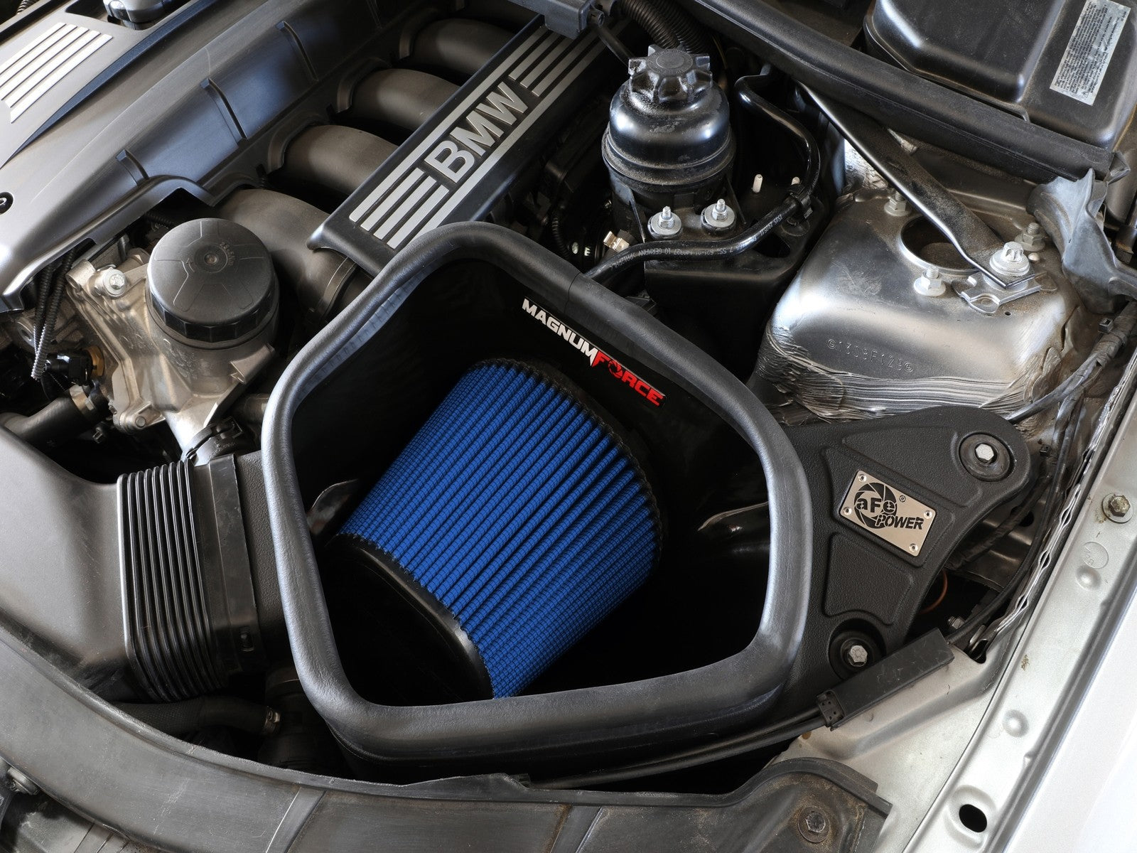 Magnum FORCE Stage-2 Cold Air Intake System w/ Pro 5R Media BMW 128i/325i/328i/330i (E82/88/90/91/92/93) 06-13 L6-3.0L N52