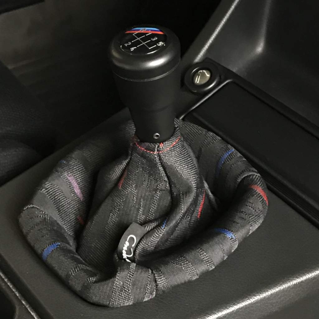 SHIFT BOOT WITH M-HURRICANE PATTERN